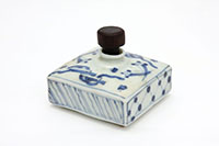 染付油壺の画像